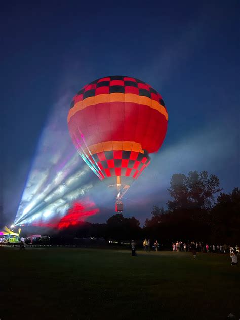 Man falls from hot air balloon in Connecticut